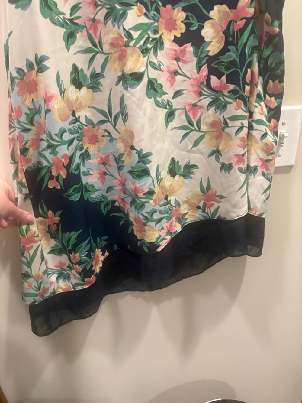 Zac & Rachel Navy and White Floral V-Neck Asymmetric Camisole - Picture 3 of 7